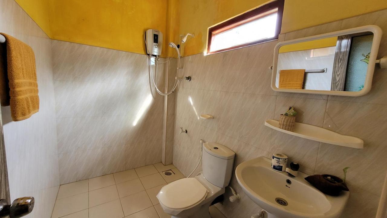 Malika'S Yellow House Hikkaduwa Dış mekan fotoğraf