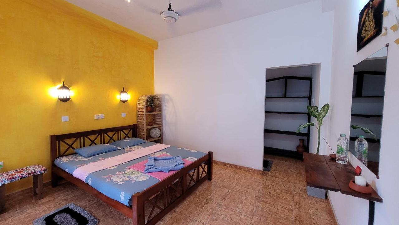 Malika'S Yellow House Hikkaduwa Dış mekan fotoğraf